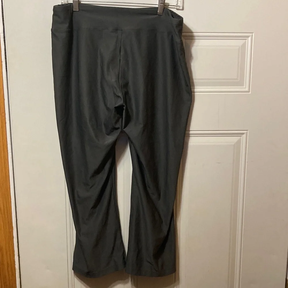 Nike Charcoal‎ Gray Stretch Pull-On Capris L